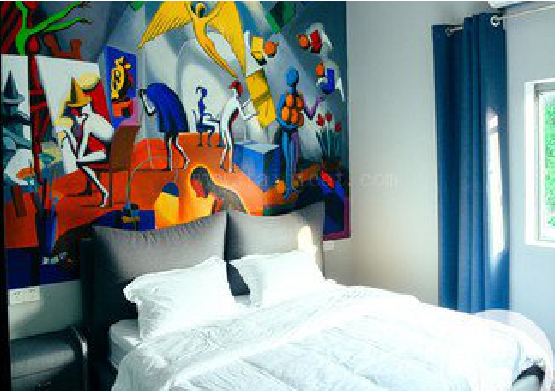 泸水对于酒店的墙体彩绘而言更注重哪些方面？